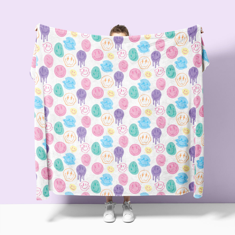 Top Trenz Smiley Fuzzy Throw Blanket For Bedrooms And Dorm Rooms Apparel