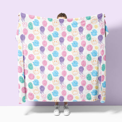 Top Trenz Smiley Fuzzy Throw Blanket For Bedrooms And Dorm Rooms Apparel